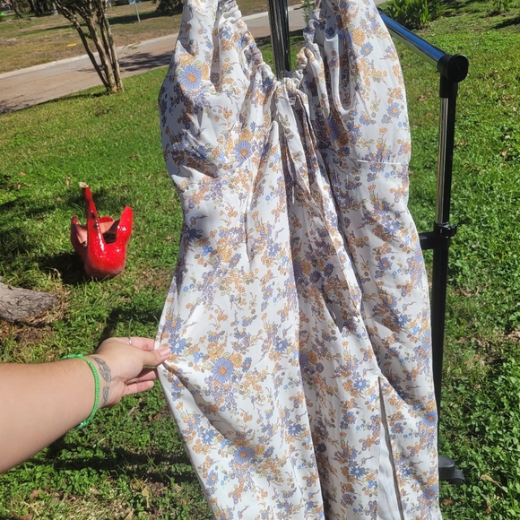 Abercrombie & Fitch | White Floral Dress | Large Petite - Picture 4 of 11